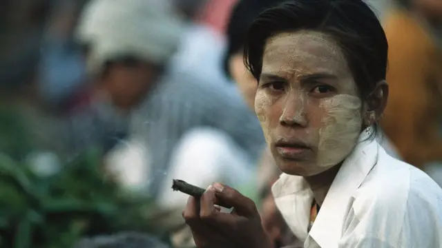 တချို့အရပ်မှာ ဆေးလိပ်ချင်း မီးကူးတာကို ညားတယ်လို့ သုံးပါတယ်