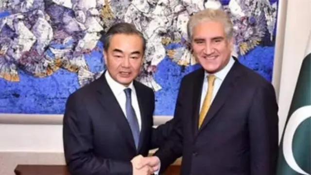 وزیرِ خارجہ شاہ محمود قریشی اور چینی وزیرِ خارجہ وانگ یی