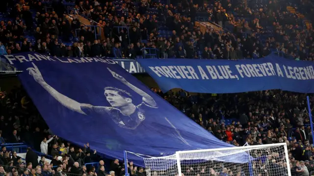 Lampard bu sezon Derby menajeri olarak gittiği Stamford Bridge'de "Daima mavi, daima efsane" pankartıyla karşılanmıştı