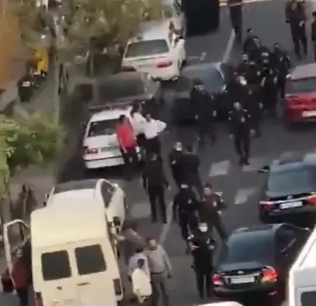 درگیری پلیس با عزاداران معترض در خیابان کسری