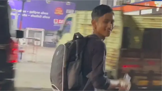 પ્રદીપ મહેરા નામના આ યુવાન દરરોજ 10 કિલોમિટર દોડીને ઘરે જાય છે