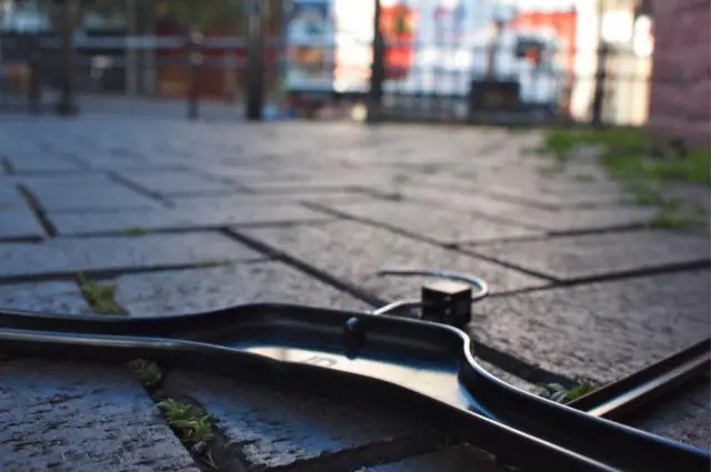 فروشگاههای لباس از اولین اهداف برای غارت بودند