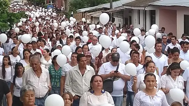Marcha con globos