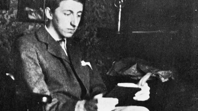 Эдвард Морган Форстер начал писать романы, еще учась в Кингз-Колледже Кембриджского университета