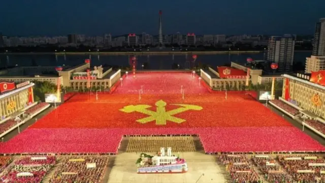 வட கொரியா அணிவகுப்பு