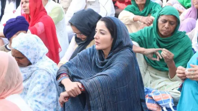 Sonia Mann tare da masu zanga-zanga