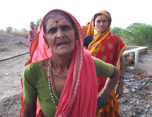 'पाणी द्या आम्हाला, दुसरं काही नका देऊ,' म्हणणाऱ्या लिंबगावच्या आजी.