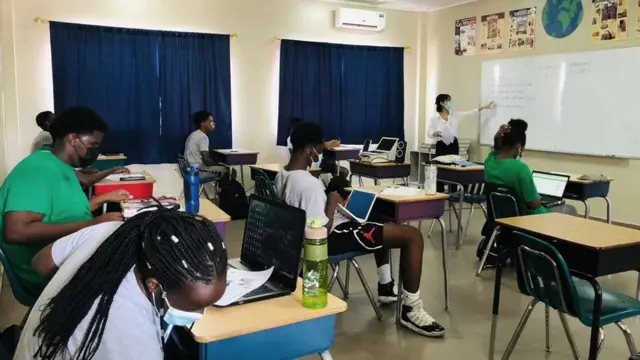 小鱼曾在刚果（布）一所学校任中文老师。