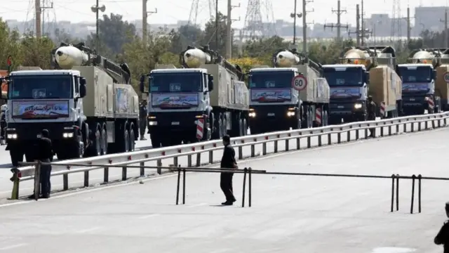 تقول إيران إنها ستعزز قوتها لحماية نفسها