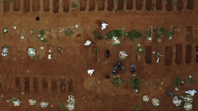 Sistem kesehatan di beberapa tempat di Brasil hampir runtuh.