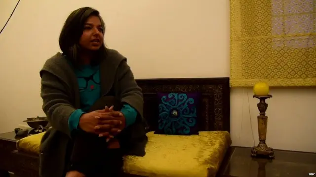 वर्णिका कुंडू, महिला