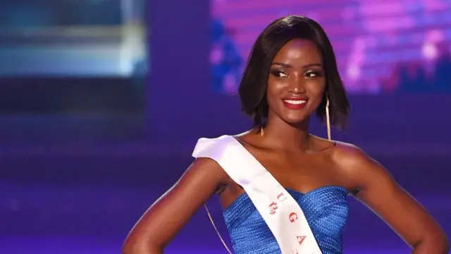 Gabadha reer Uganda ee Quiin Abenakyo ayaa sheegaysa in marmar uun xirato timaha tobol caarada ah