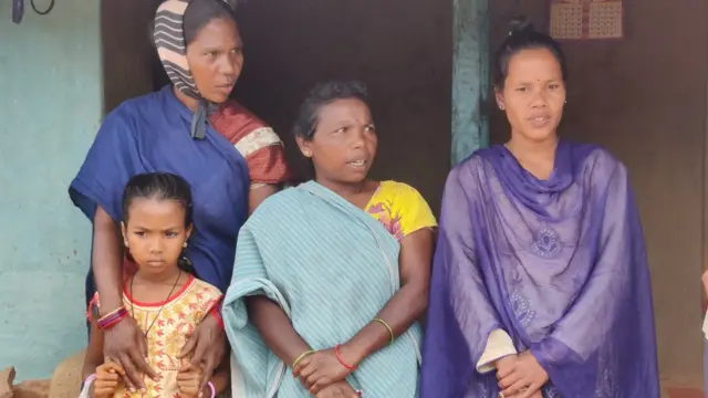 గ్రామంలో నీటిని పరీక్ష చేయాలని రూఢకోట గ్రామ మహిళలు కోరుతున్నారు