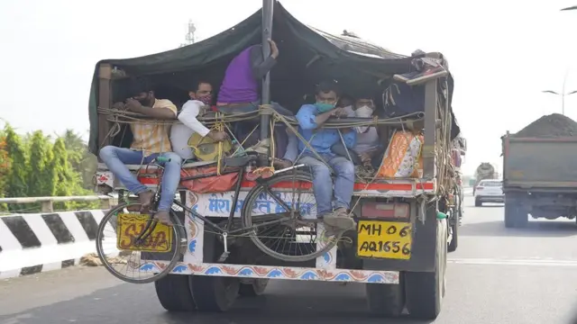 स्थलांतरित मजूर