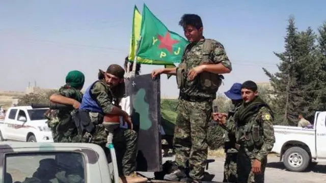 YPG savaşçıları