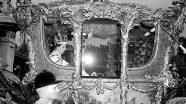 වර්ෂ 1953 දී ඔටුන්න භාරගැනීමෙන් අනතුරුව