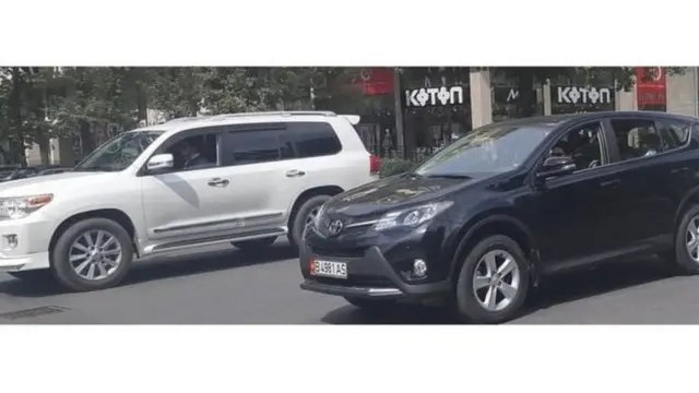 Активист Максат Чакиев бул иш "абдан чийки даярдыкта" өкмөткө сунушталып жатат деп эсептейт. Ал долбоорду өлкөнүн чыгыш тарабы менен байланыштырган жолдон "эптеп эле акча алуунун амалы" катары сыпаттап жатат.