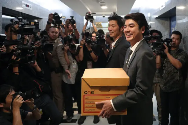 ปิยบุตร ธนาธร