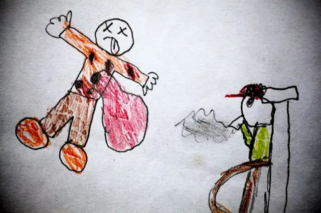 Uno de los dibujos de los niños del Centro Educativo Dr. Bloem en Sacoj Mixco y la escuela oficial del asentamiento La Paz en Villa Nueva de Guatemala sobre violencia.