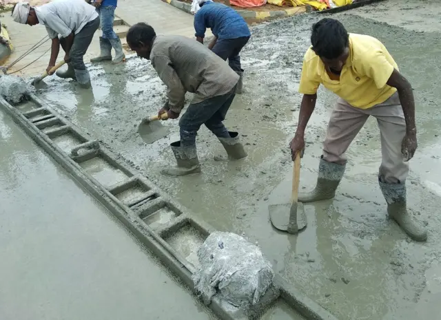 సిమెంటు రహదారి నిర్మాణం