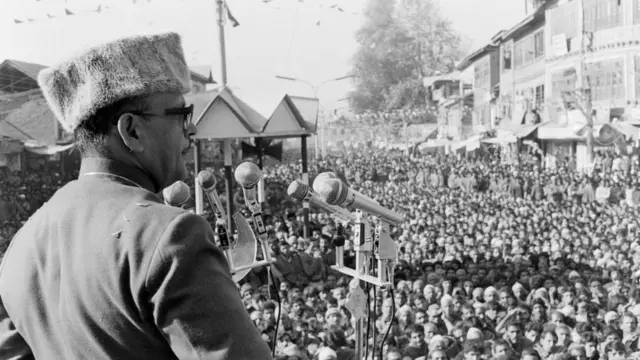 साल 1988 में कश्मीर में चुनाव प्रचार करते हुए वीपी सिंह