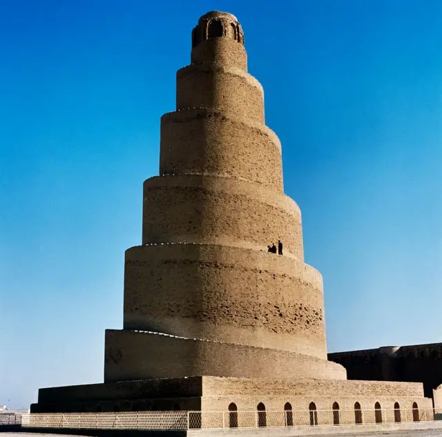 د نهمې پېړۍ سامرا جامع جومات مینار (ارشیف تصویر)