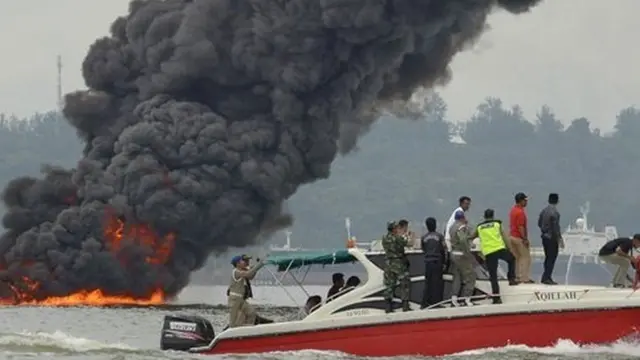 pembersihan laut dari minyak
