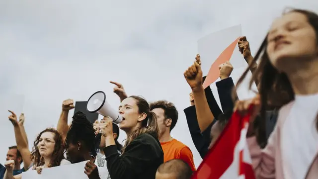 pessoas manifestando