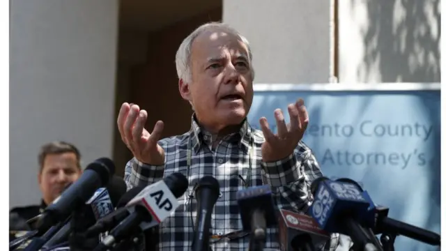 Foto de Bruce Harrington, cuyo hermano y hermana fueron asesinados por el "asesino del Golden State".