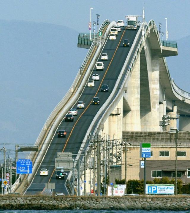 El vertiginoso puente Eshima Ohashi, Japón.