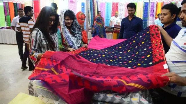 ঢাকাই জামদনি এখনো মহিলাদের প্রিয়