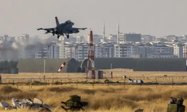 Diyarbakır'dan kalkan bir Türk savaş uçağı