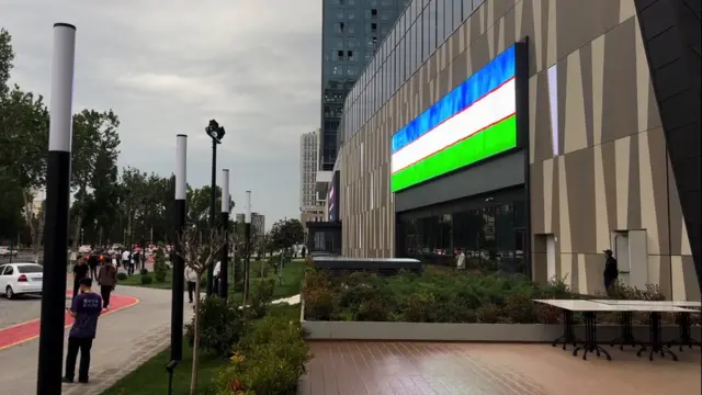 "Ҳукумат репрессив матбуот қонунларига чек қўядиган ислоҳотларни ҳануз амалга оширгани йўқ. Цензура, кузатув ва ўз-ўзини цензуралаш кенг тарқалган", деб ёзилган халқаро ҳисоботда.