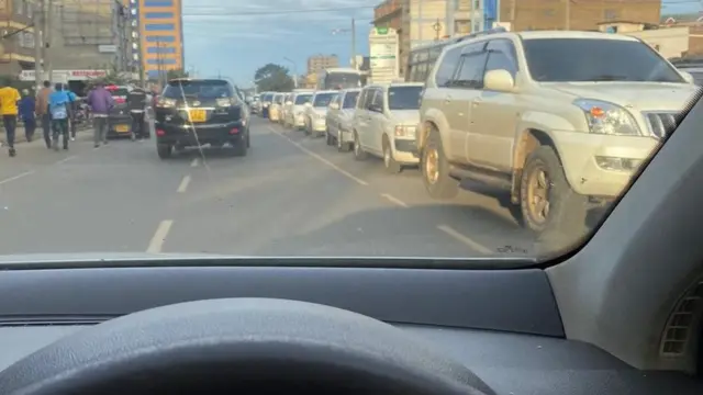 Msongamano wa magari huku Wakenya wakiwania kwenda majumbano mwao muda mchache kabla ya amri ya kutotoka nje kutekelezwa