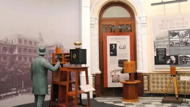 लकड़ी के बने कैमरे