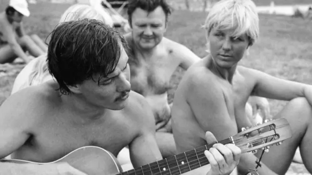 Sedamdesetih i osamdesetih, stroga istočnonemačka vlada dozvolila je građanima da se bave FKK-om kao način da u svetu deluju otvorenije