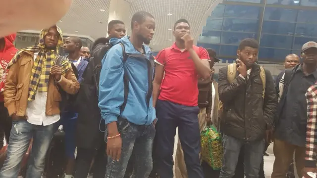 Ụmụ Naịjirịa n'ọdọ ụgbọelu Rọshịa