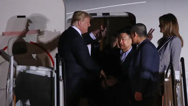 در آستانه دیدار سران دو کشور کره شمالی سه زندانی آمریکایی را آزاد کرد