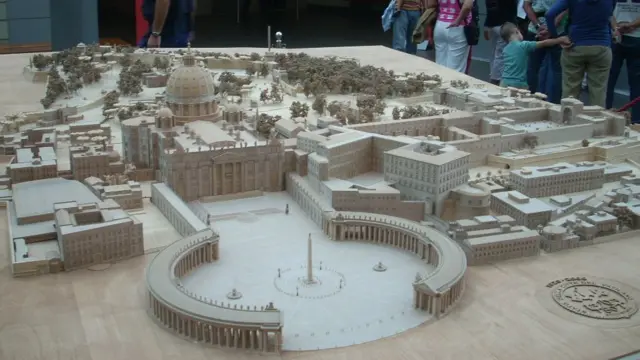 Maquete da Praça São Pedro, sede da Igreja Católica, exibidacbet ganhar dinheiroMuseu no Vaticano