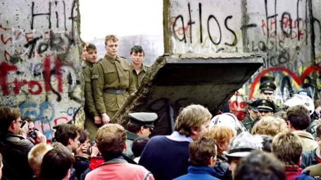 ਬਰਲਿਨ ਦੀਵਾਰ ਨੂੰ ਚਾਰ ਹਿੱਸਿਆਂ ਵਿੱਚ ਦੇਖਿਆ ਜਾ ਸਕਦਾ ਹੈ।
