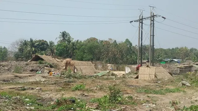 စစ်တွေက ဖယ်ရှားခံရတဲ့ ကျူးကျော်မိသားစုတွေ အမိုးအကာအောက်နေထိုင်ရေး အခက်ကြုံ