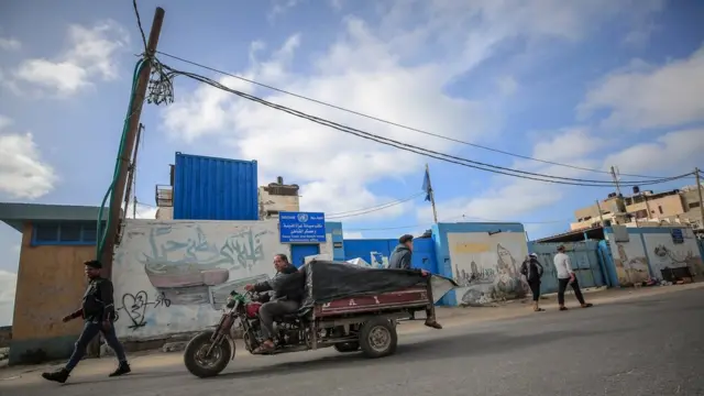 Palestinian refugees near a UN centre in a refugee camp in Gaza City (8 April)