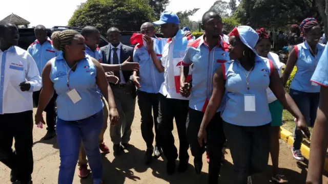 Wanachama wa chama cha upinzani cha Wiper nje ya ukumbi wa Bomas mjini Nairobi