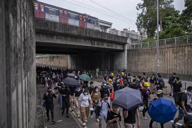 新界大埔示威者徒步到港铁大埔墟站离开（10/8/2019）