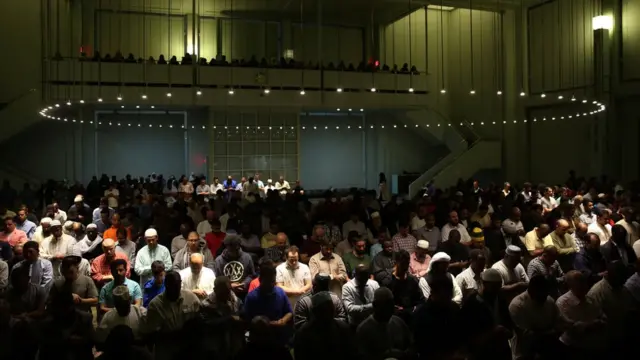 مسلمون يصلون التروايح في مسجد المركز الإسلامي في نيويورك