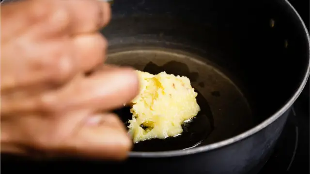 প্রাণীজ তেল।