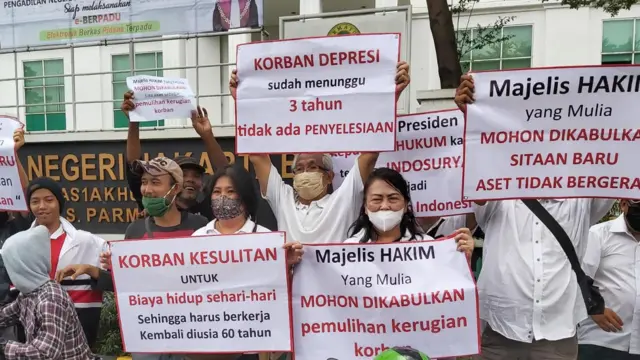 Aliansi korban investasi KSP Indosurya berdemo menutuk keadilan.