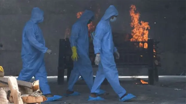 કોરોના સંક્રમણ નામના અદૃશ્ય દુશ્મને બે લાખથી વધુ લોકોનો જીવ લીધો છે અને વિશ્વના પાંચમા સૌથી મોટા અર્થતંત્રને લાચાર બનાવી દીધું છે.