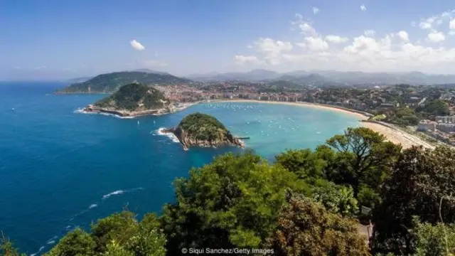 ต้องใช้เวลาสองปีเพื่อให้ปลาไหลแก้วถูกน้ำพัดจากทะเลซาร์กัสโซกลับไปยังชายฝั่งมหาสุมทรแอตแลนติกของสเปน