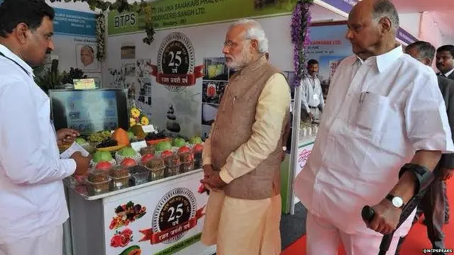 नरेंद्र मोदींनी 2015मध्ये बारामतीतल्या कृषी विज्ञान केंद्राला भेट दिली होती.